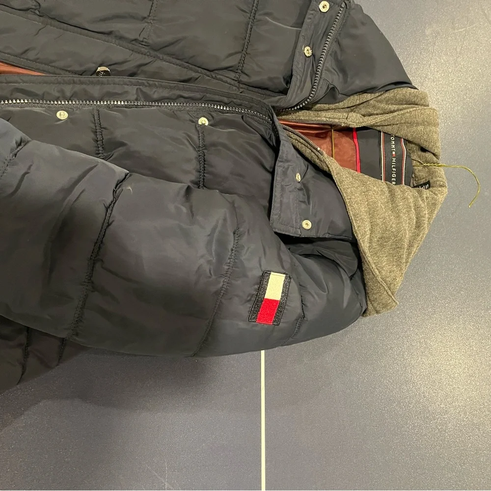 Women’s Navy Puffer Jacket - Picture 2 of 9